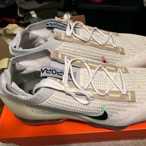 New men’s Nike  Vapotmax size 13 with box